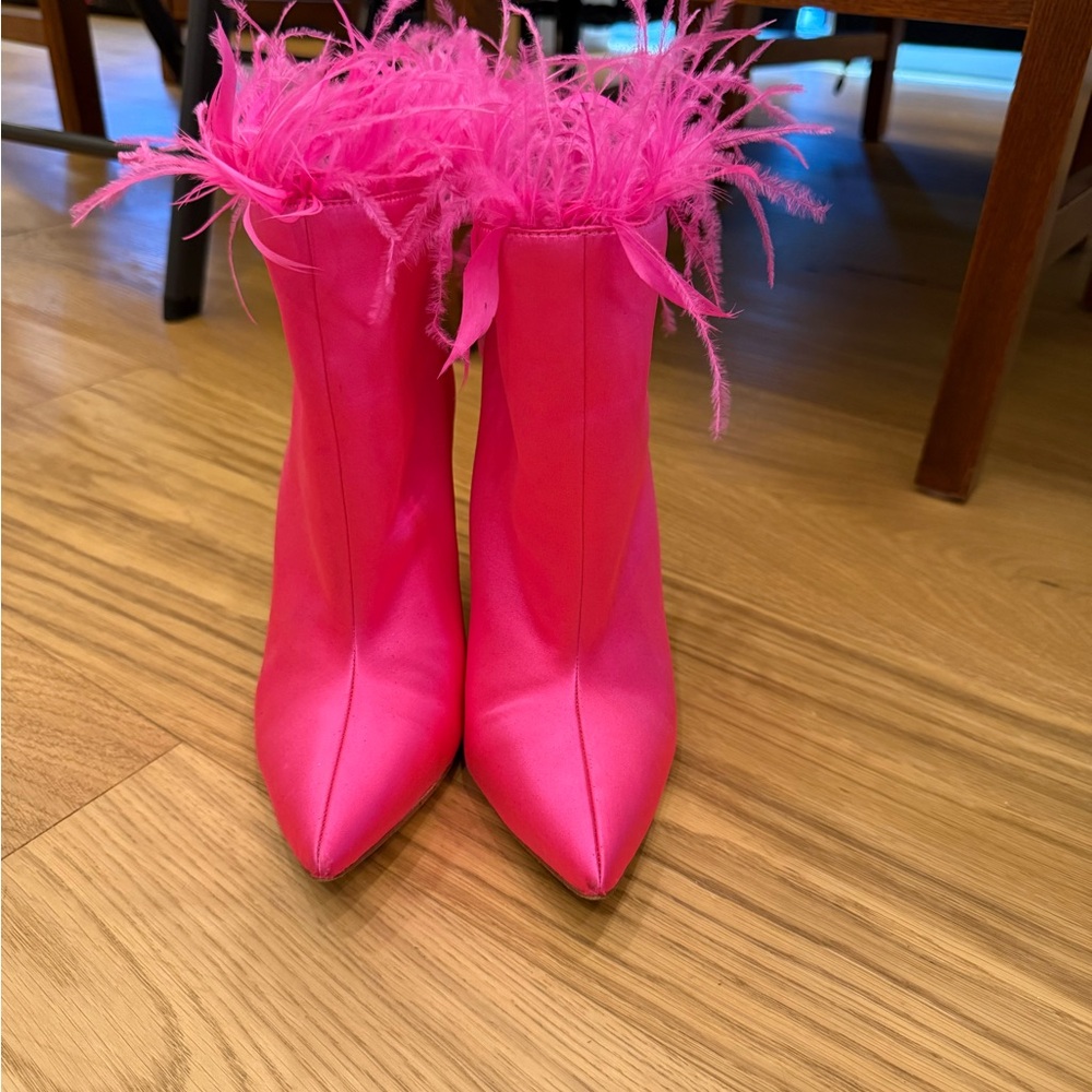 Jessica Simpson Pink Feathered Women's Boots